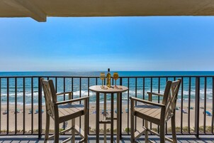 Condo, 2 Bedrooms | Property grounds