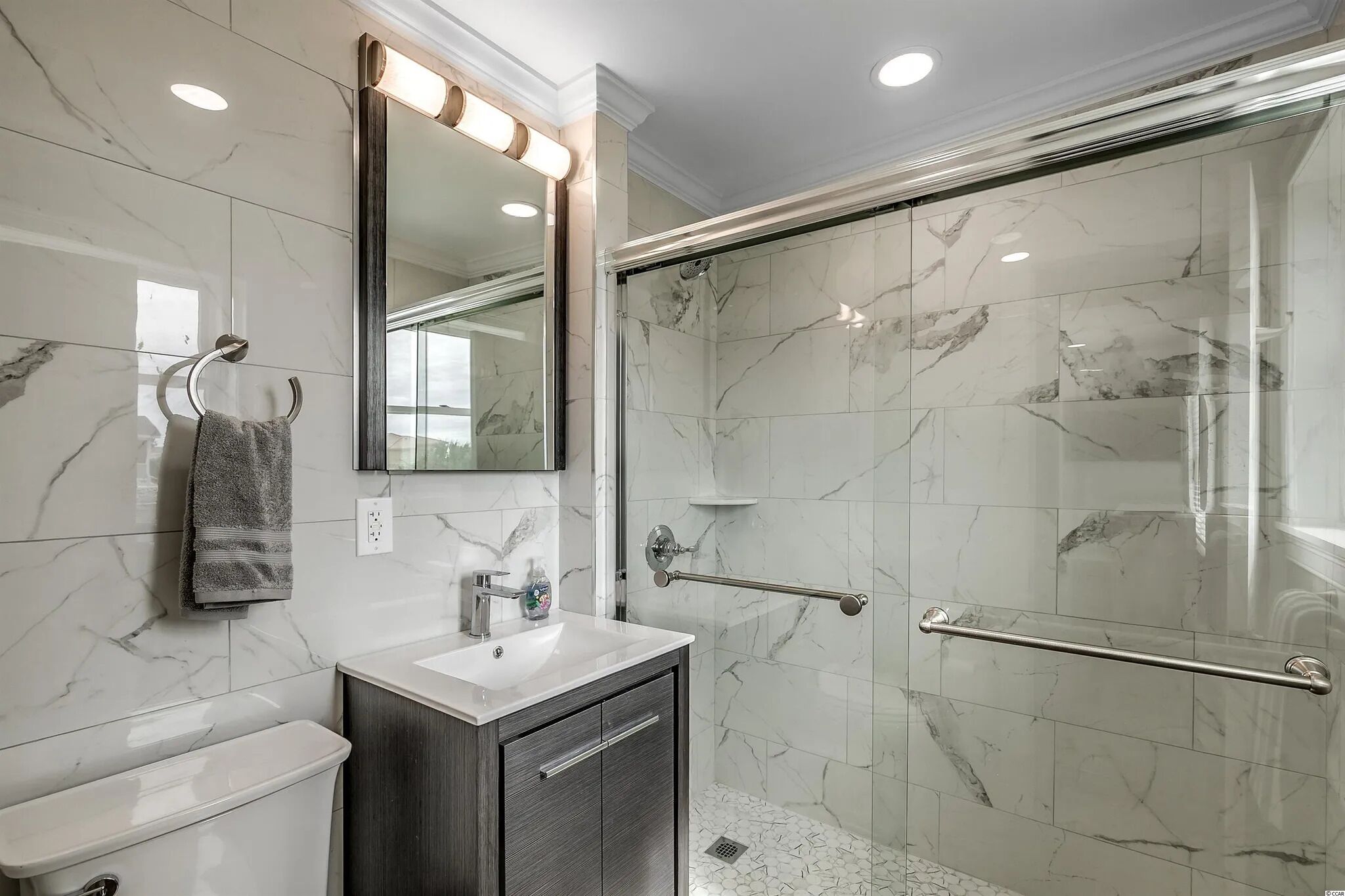 New Private Pool, Across The Street From Beach, Newly Renovated - Turquoise Paradise 6 Bedroom Home by Redawning