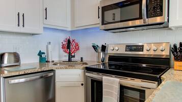 Condo, 1 Bedroom | Private kitchen | Fridge, oven, coffee/tea maker, toaster