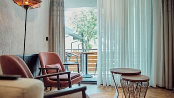 Comfort Room, 1 Double Bed, Non Smoking, Sea View | Minibar, in-room safe, individually decorated, iron/ironing board