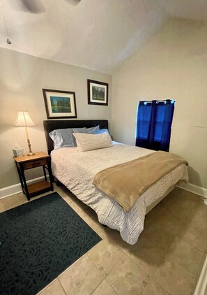 1 chambre, bureau, fer et planche à repasser, Wi-Fi gratuit
