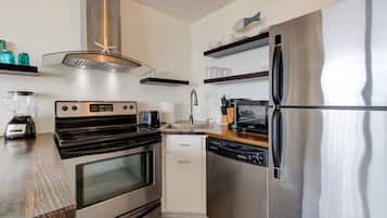 Apartamento, 1 habitación | Cocina privada | Frigorífico, horno, cafetera o tetera y tostadora