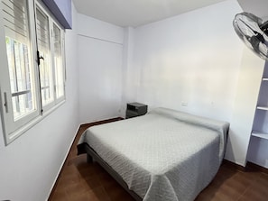 Cama, Habitacion Mixta (8) personas | Cortinas blackout, Wi-Fi de cortesia, roupa de cama