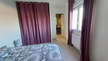 3 bedrooms, travel crib, free WiFi, bed sheets