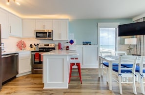 Condo, 1 Bedroom | Private kitchen | Fridge, oven, coffee/tea maker, toaster
