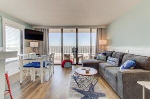 Condo, 1 Bedroom | Living area