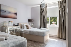 2 chambres, fer et planche à repasser, Wi-Fi, draps fournis