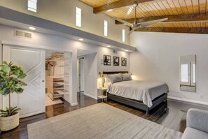 4 bedrooms, desk, iron/ironing board, travel cot