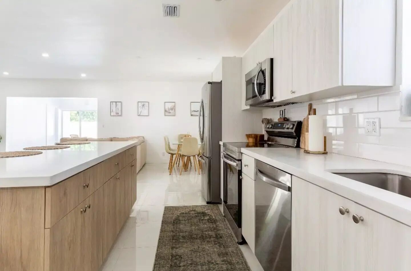 Luxurious Renovated Villa With Heated Pool