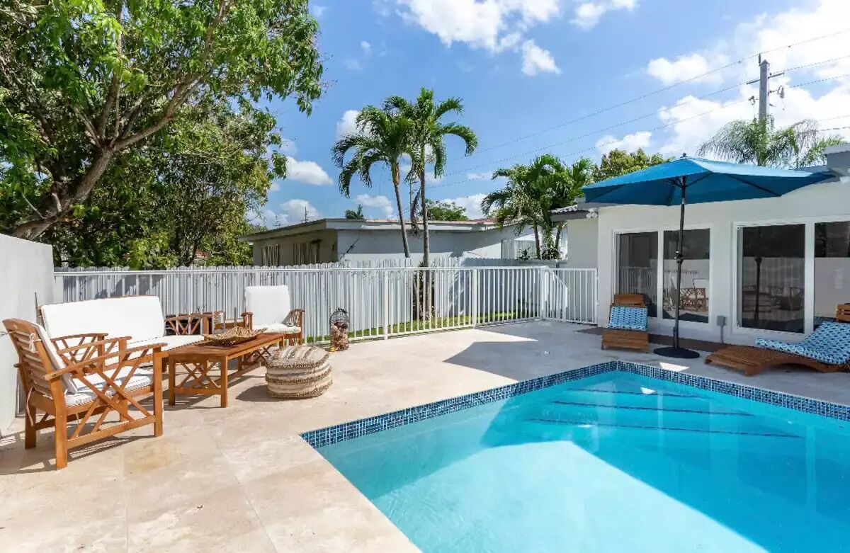 Luxurious Renovated Villa With Heated Pool