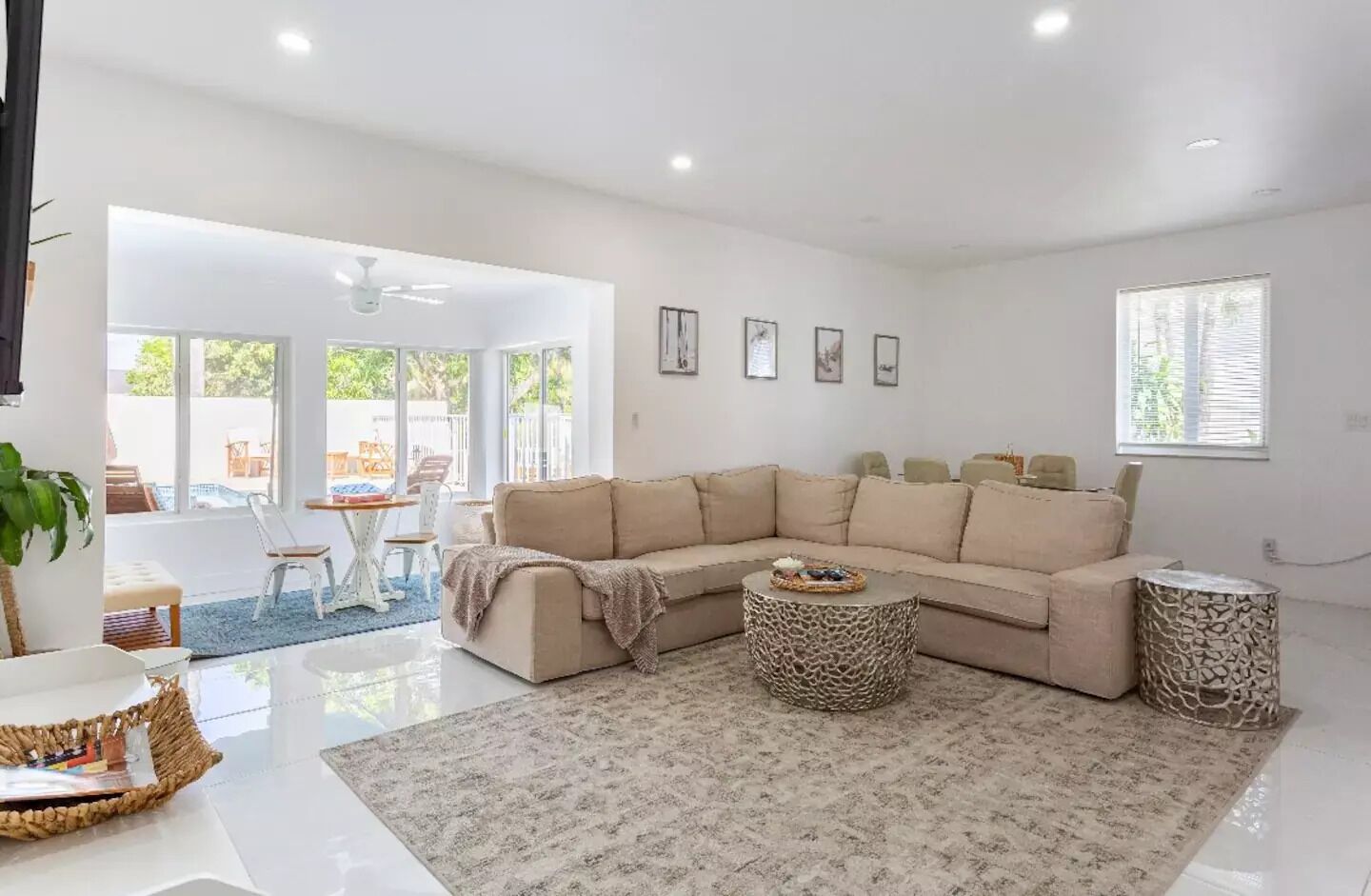 Luxurious Renovated Villa With Heated Pool