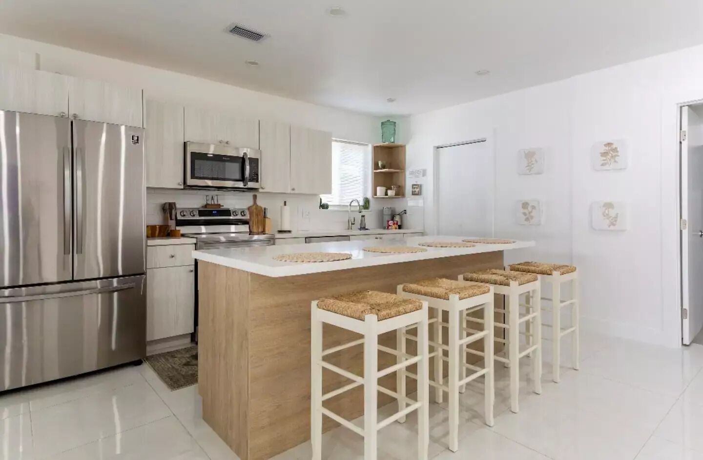 Luxurious Renovated Villa With Heated Pool