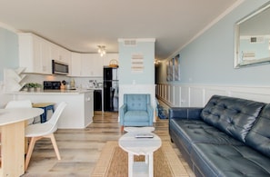 Condo, 1 Bedroom | Living area