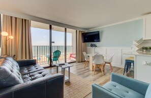 Condo, 1 Bedroom | Living area
