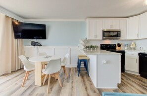 Apartment, 1 Schlafzimmer | Eigene Küche | Kühlschrank, Ofen, Wasserkocher mit Kaffee-/Teezubehör, Toaster
