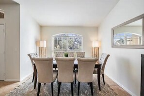 Dining - Entire home, Heated Pool, Lake view and Gazebo! (Riverview)