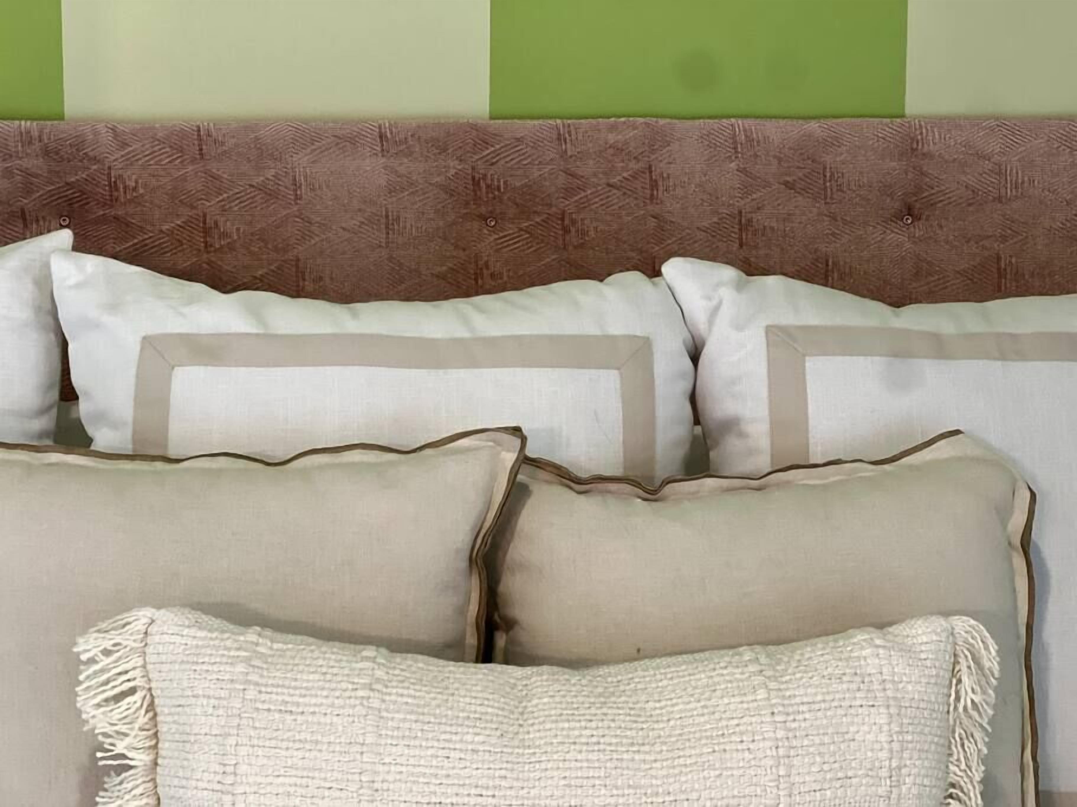 Retro Getaway - 4 miles to DT