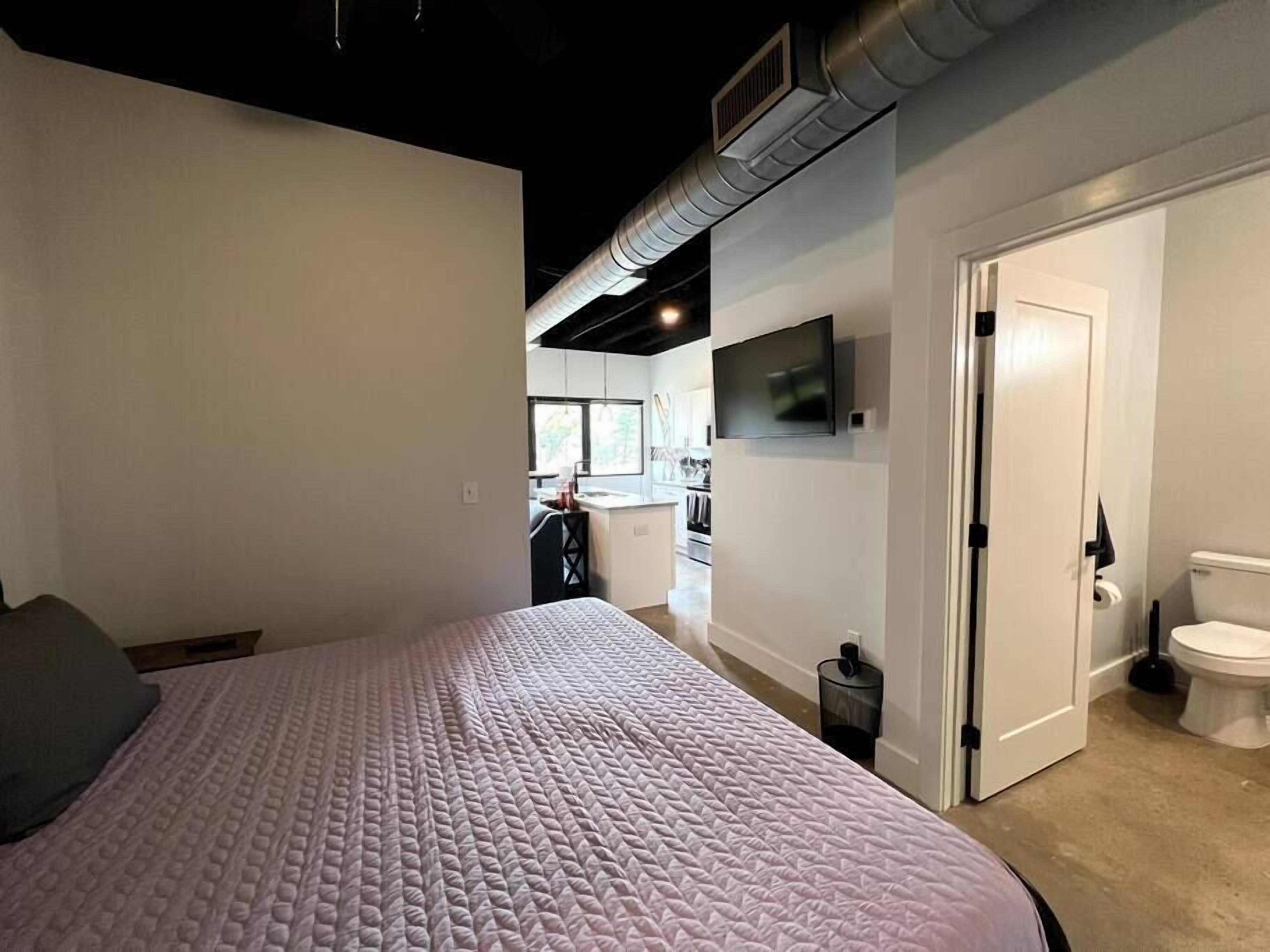 BNA Carpet Condo - No Housekeeping