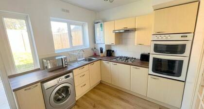 Spacious 4-bed House in Thornton Heath
