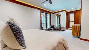 House, Multiple Beds, Patio, Mountain View (Obsidian Serenity) | 4 bedrooms, individually decorated, individually furnished, free WiFi - Obsidian Serenity -private Hot Tub (Mammoth Lakes)