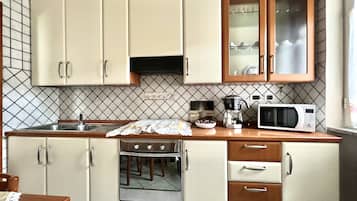 KĂŒhlschrank, Mikrowelle, Ofen, Toaster