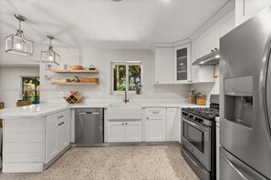 Private kitchen - Entire Home | Spa feelings minutes from the beach (Hollywood)