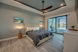 3 Schlafzimmer, Schreibtisch, Bügeleisen/Bügelbrett, Reisekinderbett