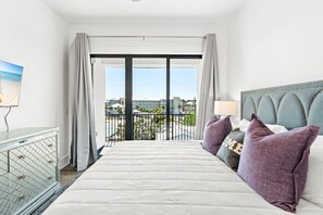6 bedrooms, desk, iron/ironing board, free WiFi