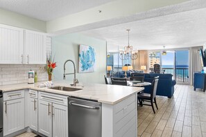 Fridge, microwave, oven, stovetop - Beach Front, Water Views, 3 Pools, Beach Bar (Destin)