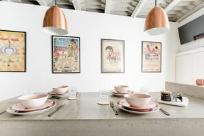 Dining - Loft with character and quality fittings (Saint-Laurent-d'Aigouze)