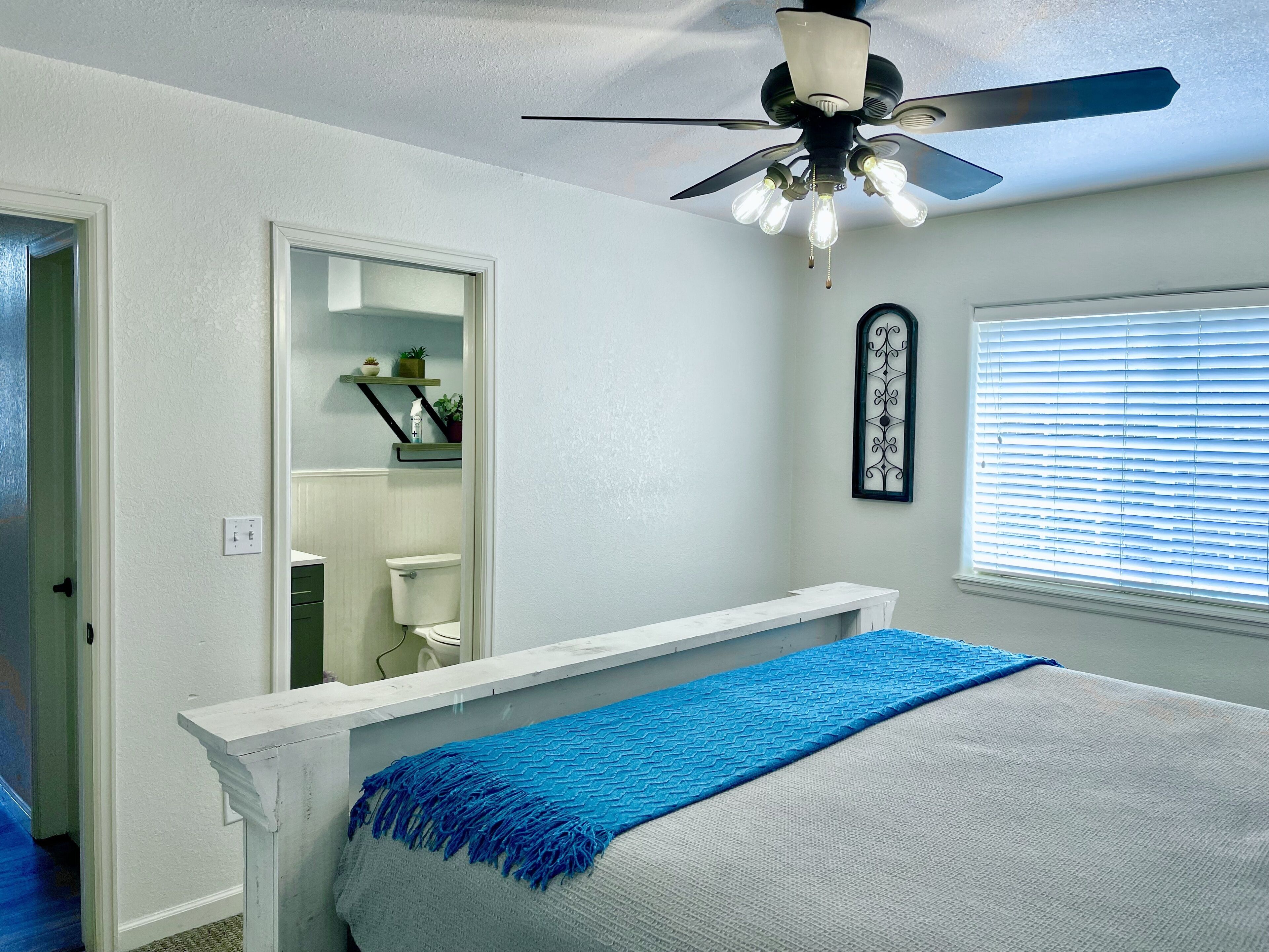 3 soverom, safe på rommet, skrivebord og strykejern/-brett