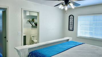 3 soverom, safe på rommet, skrivebord og strykejern/-brett