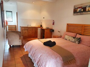 Deluxe Double Room | Iron/ironing board, free WiFi - Gusto's Inn (Graskop)