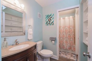 Appart'hôtel, plusieurs lits, balcon, vue océan (Turtle Love) | Salle de bain