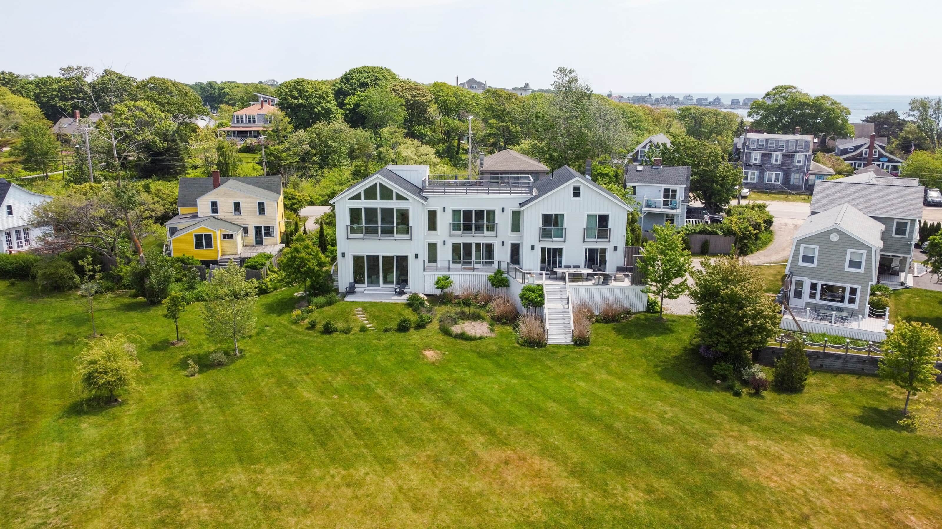 Exquisite Waterfront Retreat - Lindsay