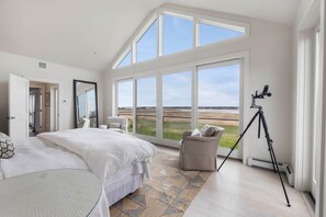4 habitaciones, tabla de planchar con plancha, wifi y ropa de cama 