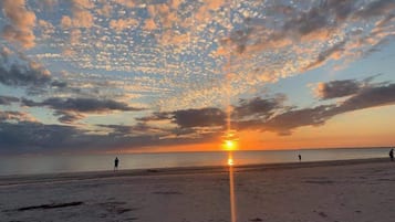 Una spiaggia nelle vicinanze