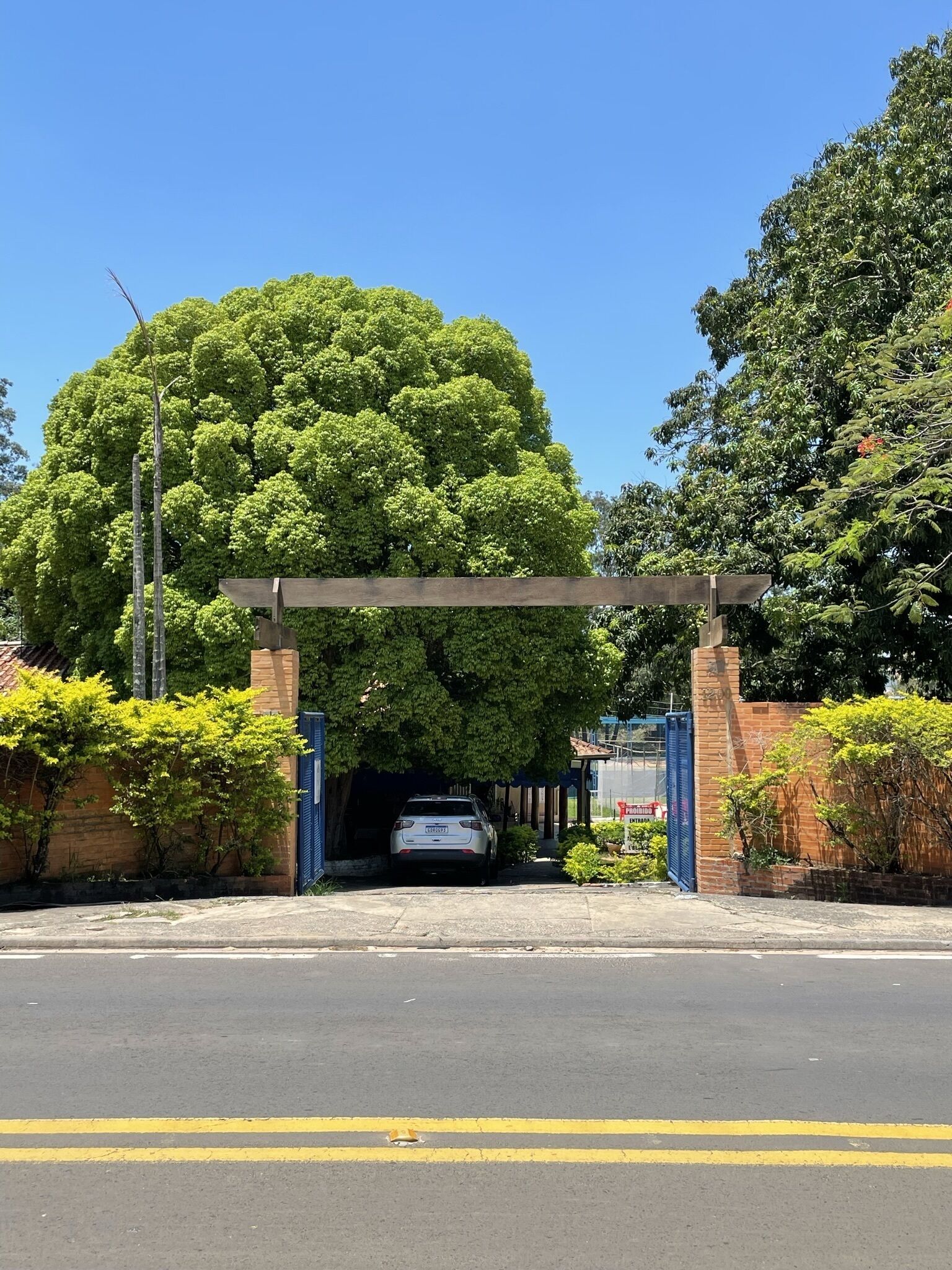 Fachada da propriedade