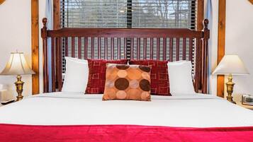 Cabin, 1 King Bed with Sofa bed, Balcony (Skipjack Cottage Branson) | 1 bedroom, individually decorated, individually furnished, free WiFi