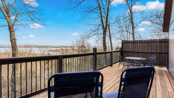 Cabin, 1 King Bed with Sofa bed, Balcony (Skipjack Cottage Branson) | Outdoor dining