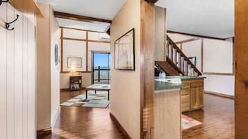 Cabin, 1 King Bed with Sofa bed, Balcony (Skipjack Cottage Branson) | Interior