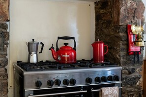 Kühlschrank, Mikrowelle, Ofen, Toaster