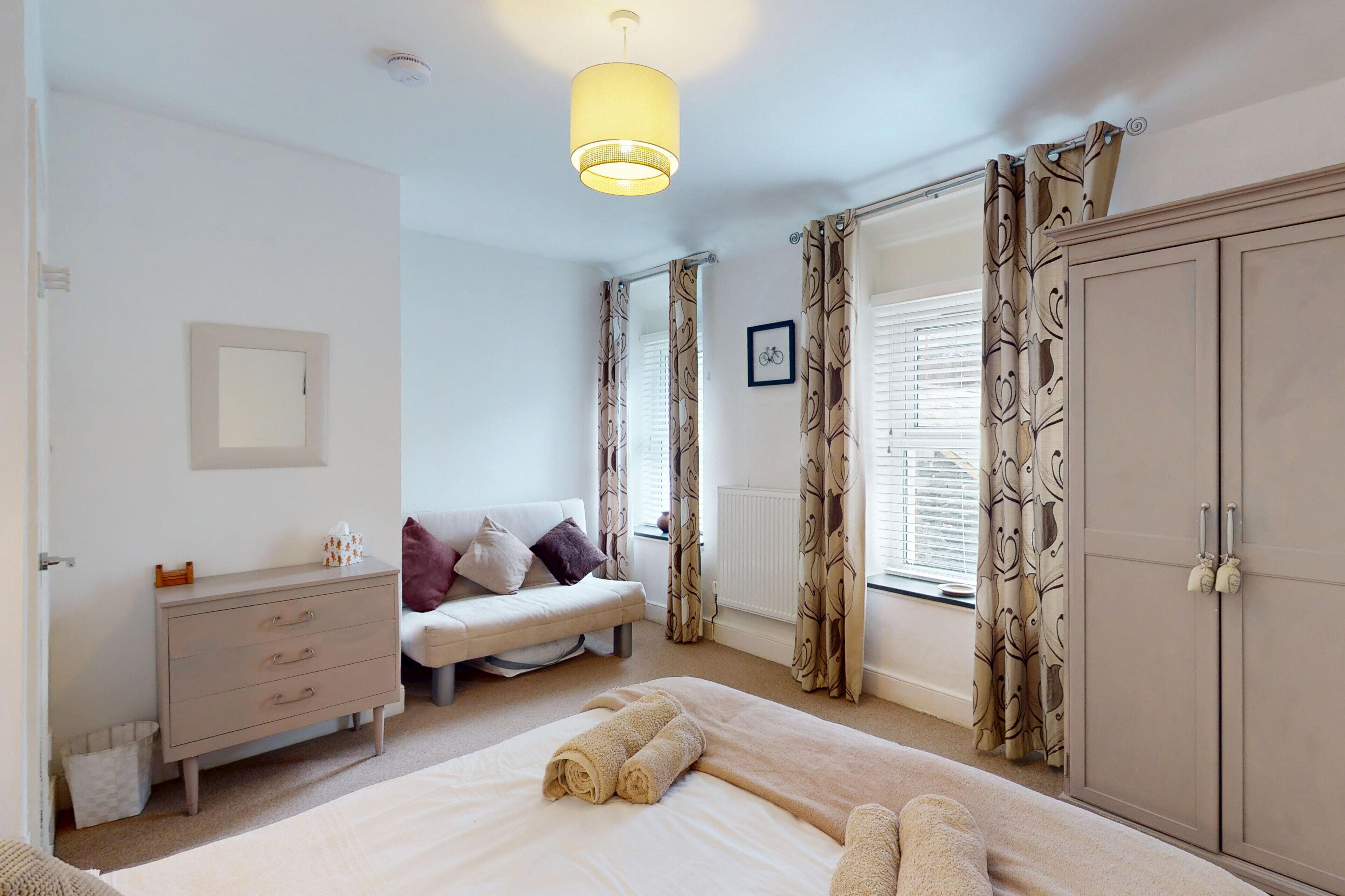 2 makuuhuonetta, silitysrauta/-lauta, ilmainen Wi-Fi, vuodevaatteet