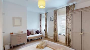 2 makuuhuonetta, silitysrauta/-lauta, ilmainen Wi-Fi, vuodevaatteet