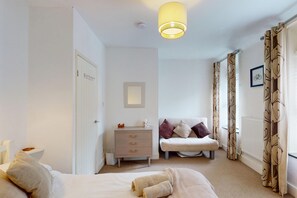 2 chambres, fer et planche à repasser, accès au Wi-Fi (inclus)