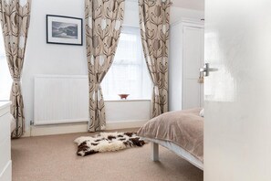 2 bedrooms, iron/ironing board, free WiFi, bed sheets - Miners Cottage - Two Bedroom Cottage, Sleeps 3 (Blaenau Ffestiniog)