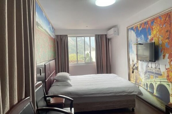 A hotel room with a bed, a chair, a TV, and a window with curtains. - Yandang Mountain Xiufeng Tower (Yueqing)