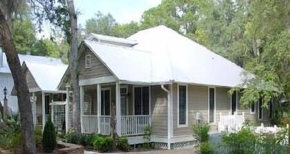 Steinhatchee Landing Resort - Jasmine B Cottage 29 **Third Night Free**
