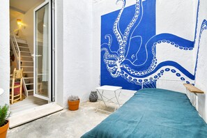 1 habitación, tabla de planchar con plancha, wifi gratis y ropa de cama 