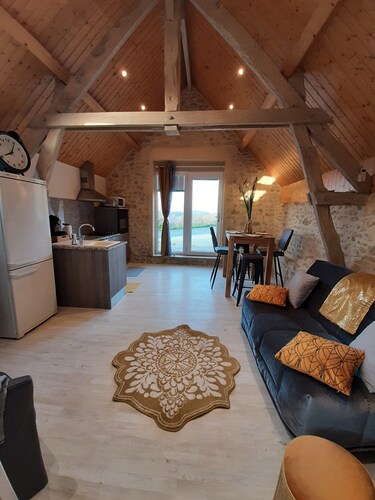 Farm cottage with swimming pool in the hills above Sarlat